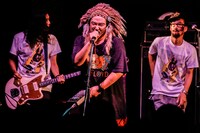 先輩（Vo, Key）（Photo by yuka jonishi）