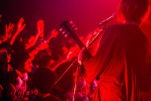 こやまたくや（G, Vo / ヤバイTシャツ屋さん）（撮影：西槇太一）