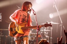 しばたありぼぼ（B, Vo / ヤバイTシャツ屋さん）（撮影：西槇太一）