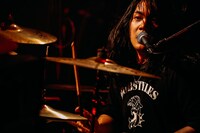 もりもともと（Dr, Cho / ヤバイTシャツ屋さん）（撮影：西槇太一）