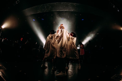 Maison book girl with カオティック・スピードキング（撮影：西槇太一）