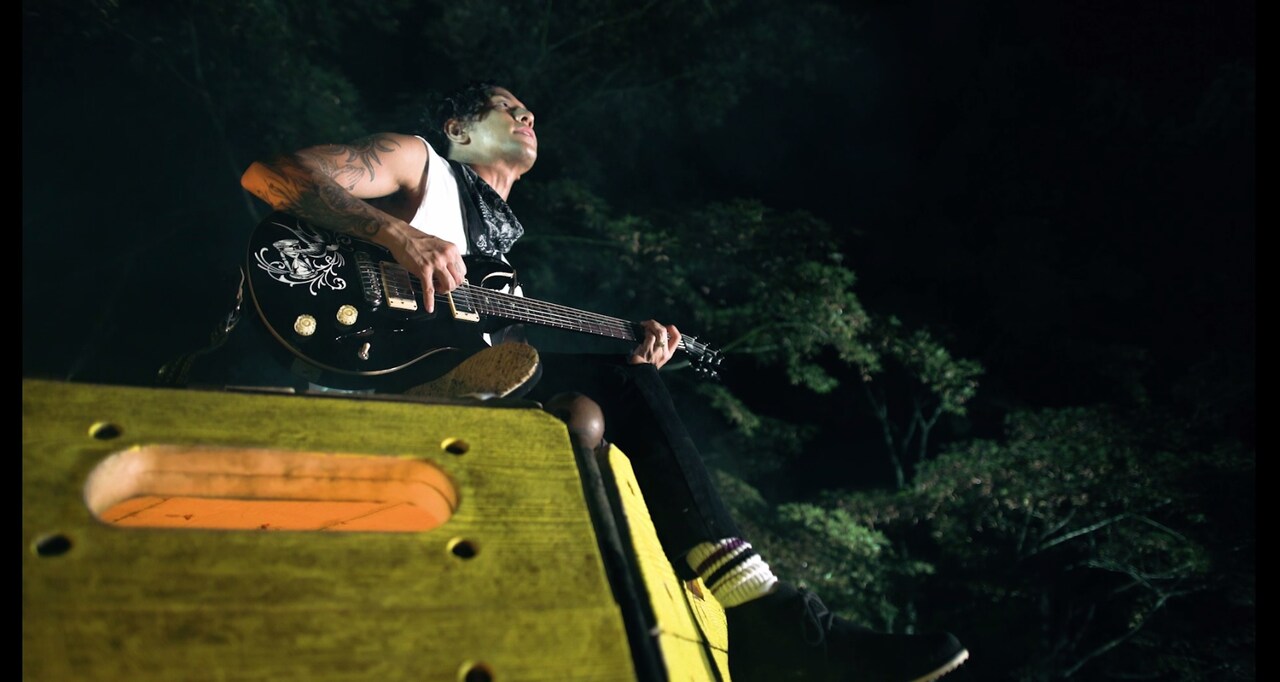 降谷建志、夜の遊び場を幻想的に描く「Playground」MV