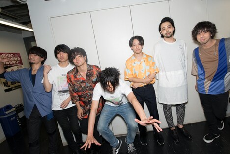 フレデリックとUNISON SQUARE GARDEN（撮影：ハタサトシ）