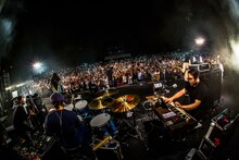 「G-FREAK FACTORY “カモメトサカナ” TOUR 2018 -TOUR FINAL!!-」の様子。（Photo by HayachiN）