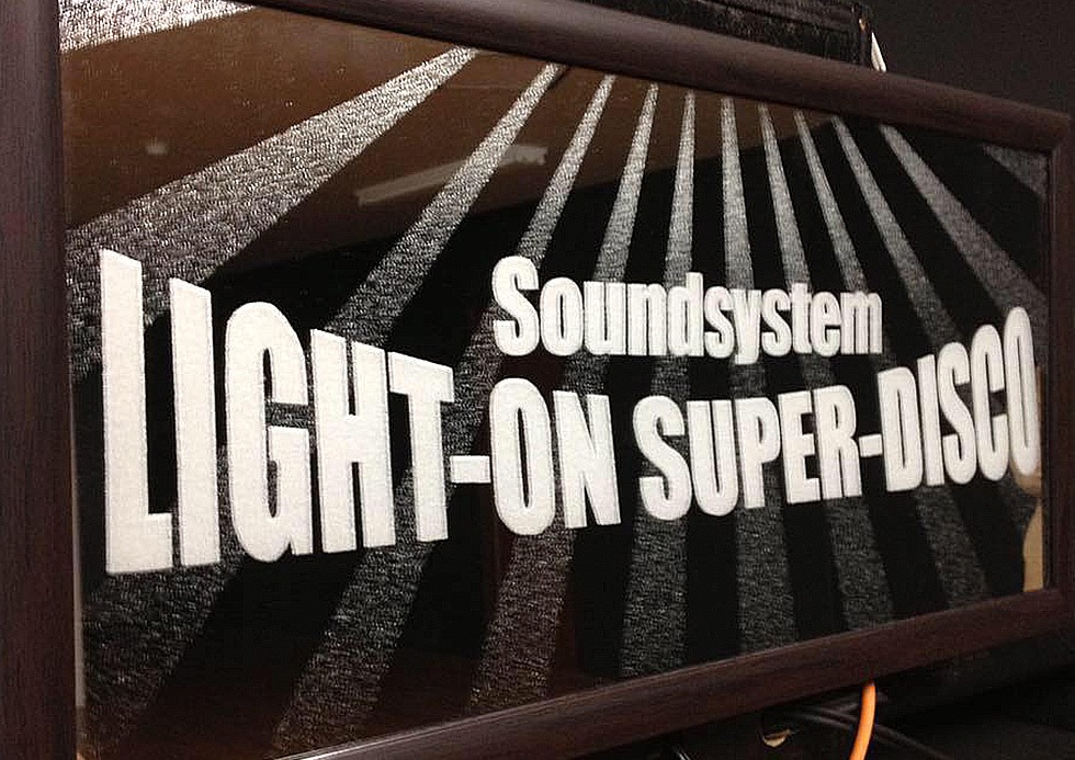 LIGHT-ON SUPER-DISCO