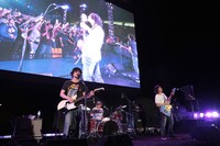 「2018 Comic-Con International」の野外ライブに出演するthe pillows。