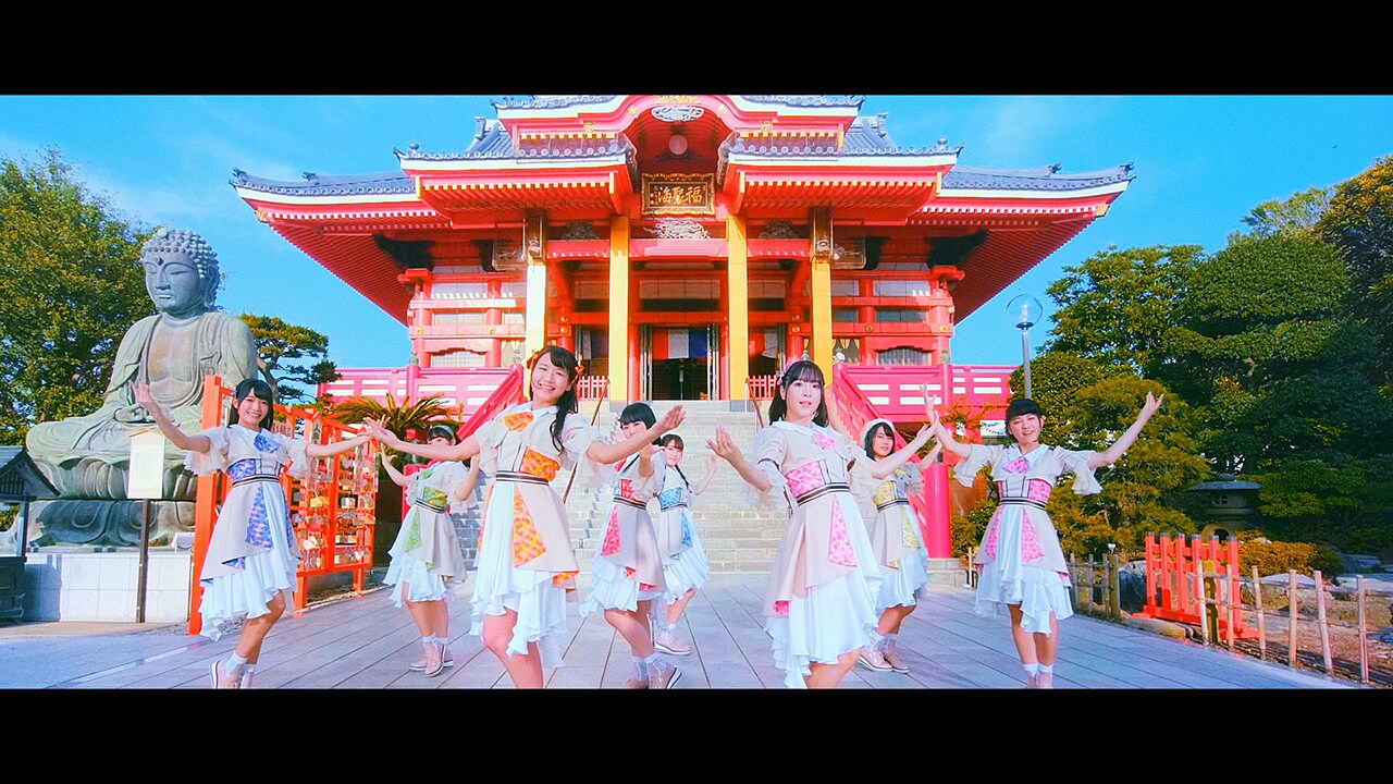 A応P「恋に咲く謎、はらはらと」ミュージックビデオのワンシーン。