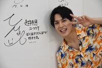 「次ナルTV-G」秋田ロケにて、地元ケーブルテレビ局の壁に「ぼくはきりたんぽが好きです。」と書き残したユースケ。