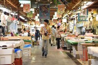 カメラを手に秋田市内を巡ったユースケ。