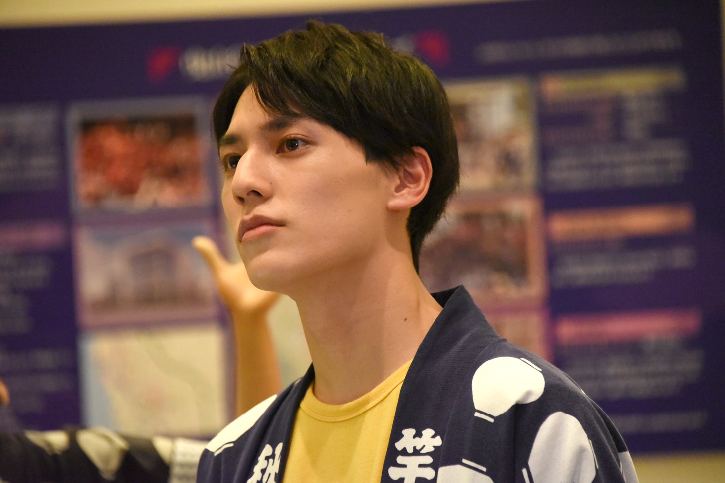 本番直前、真剣な表情を見せるユースケ。