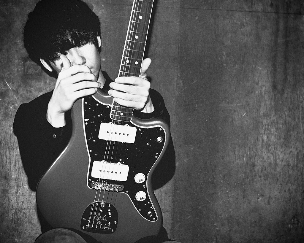 フォトグラファー中野敬久がフェンダーのメディアで連載開始、第1回に凛として時雨のTK