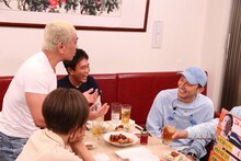 左から松本人志、浜田雅功、ISSA（DA PUMP）。(c)フジテレビ