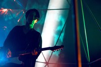 小林祐介（G / THE NOVEMBERS）（撮影：岡田貴之）