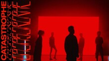 Crossfaith「Catastrophe」ミュージックビデオのワンシーン。