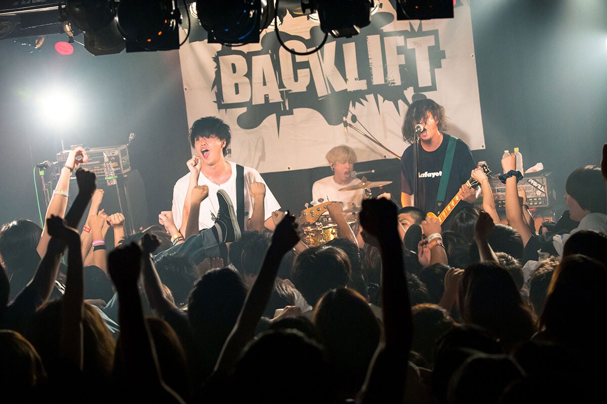 「BACK LIFT “祝10周年！FINAL!!～昇テンするまでテンションあげテン～”」愛知・APOLLO BASE公演の様子。（撮影：ヤオタケシ）