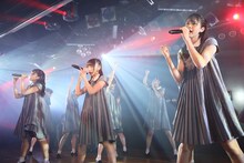 STU48出張公演より、東京・AKB48劇場公演の様子。(c)AKS