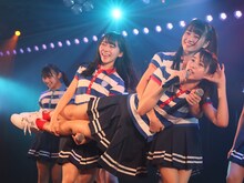 STU48出張公演より、東京・AKB48劇場公演の様子。(c)AKS