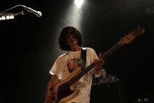 佐藤健一郎（B, Cho）（撮影：佐藤祐紀）