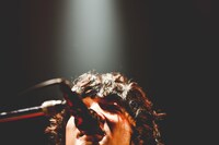 石崎ひゅーい（撮影：鈴木友莉）