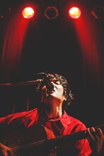 石崎ひゅーい（撮影：鈴木友莉）