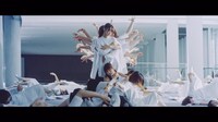 欅坂46「アンビバレント」ミュージックビデオのワンシーン。