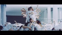 欅坂46「アンビバレント」ミュージックビデオのワンシーン。