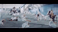 欅坂46「アンビバレント」ミュージックビデオのワンシーン。