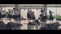 欅坂46「アンビバレント」ミュージックビデオのワンシーン。