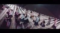 欅坂46「アンビバレント」ミュージックビデオのワンシーン。