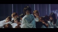欅坂46「アンビバレント」ミュージックビデオのワンシーン。