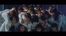 欅坂46「アンビバレント」ミュージックビデオのワンシーン。