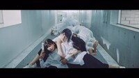欅坂46「アンビバレント」ミュージックビデオのワンシーン。