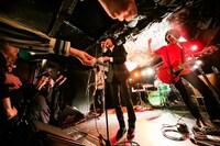 映画「さらば青春の新宿JAM」のワンシーン。