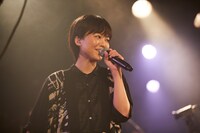 弓木英梨乃（Vo, G）