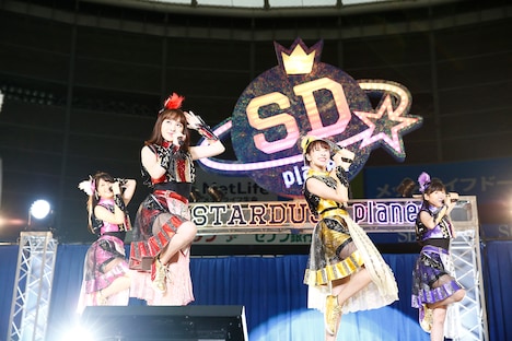 ももいろクローバーZ（Photo by HAJIME KAMIIISAKA＋Z）