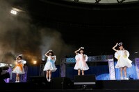 辻野かなみ（ときめき▽宣伝部）、水春（桜エビ～ず）、瀬田さくら（ばってん少女隊）、秋本帆華（チームしゃちほこ）からなる“耳ーズ”。（Photo by HAJIME KAMIIISAKA＋Z）