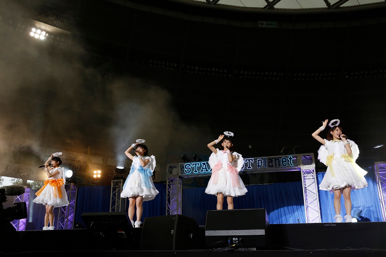 辻野かなみ（ときめき▽宣伝部）、水春（桜エビ～ず）、瀬田さくら（ばってん少女隊）、秋本帆華（チームしゃちほこ）からなる“耳ーズ”。（Photo by HAJIME KAMIIISAKA＋Z）