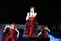 伊達花彩（いぎなり東北産）、栗本柚希（3B junior）、川瀬あやめ（桜エビ～ず）からなる“歌馬之介”。（Photo by HAJIME KAMIIISAKA＋Z）