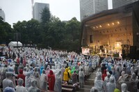 さくらしめじの日比谷野外大音楽堂公演の様子。