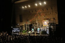 さくらしめじの日比谷野外大音楽堂公演の様子。