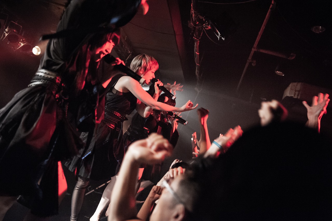 昨日7月28日に行われた「VAJRA TOUR」東京・TSUTAYA O-Crest公演の様子。