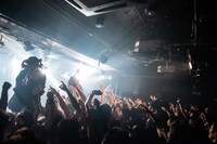 昨日7月28日に行われた「VAJRA TOUR」東京・TSUTAYA O-Crest公演の様子。
