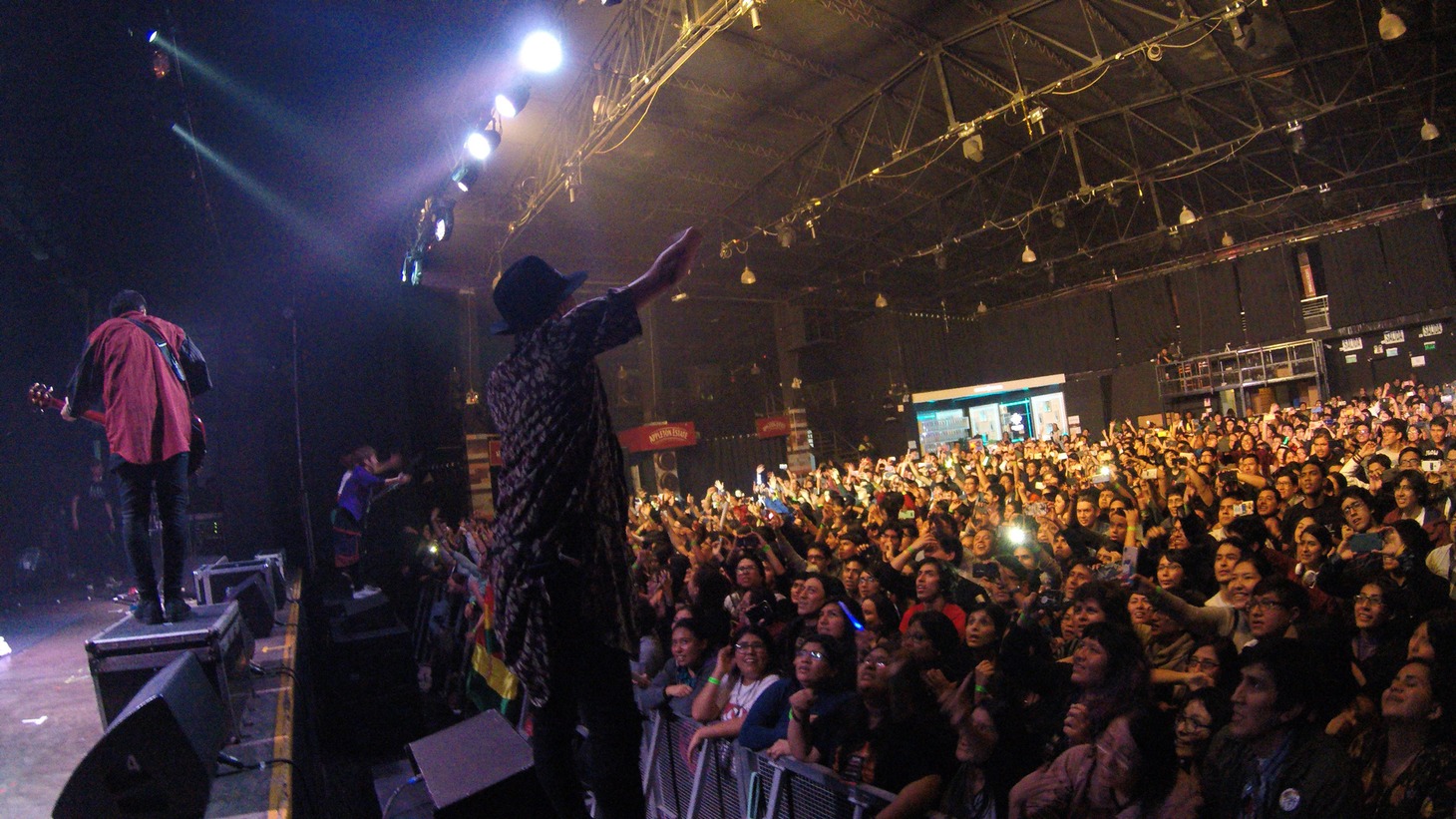 「FLOW 15th Anniversary TOUR 2018 "Anime-Shibari" -Latin America Tour-」の様子。