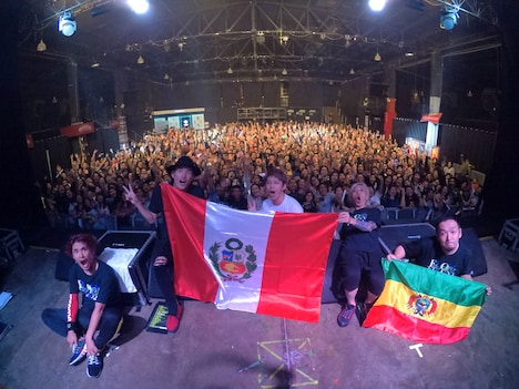 「FLOW 15th Anniversary TOUR 2018 "Anime-Shibari" -Latin America Tour-」の様子。
