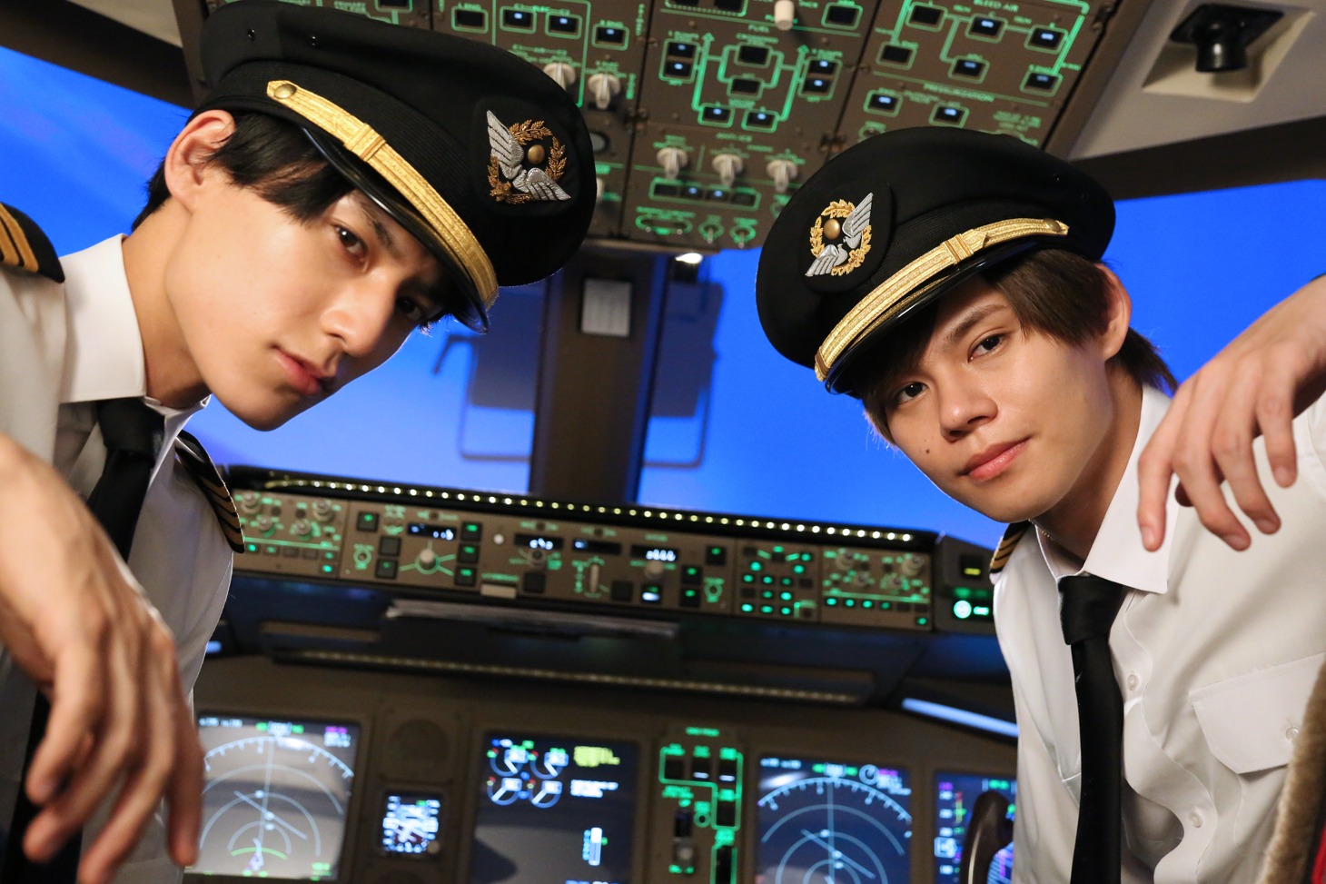 ユースケ機長とカイ副操縦士。