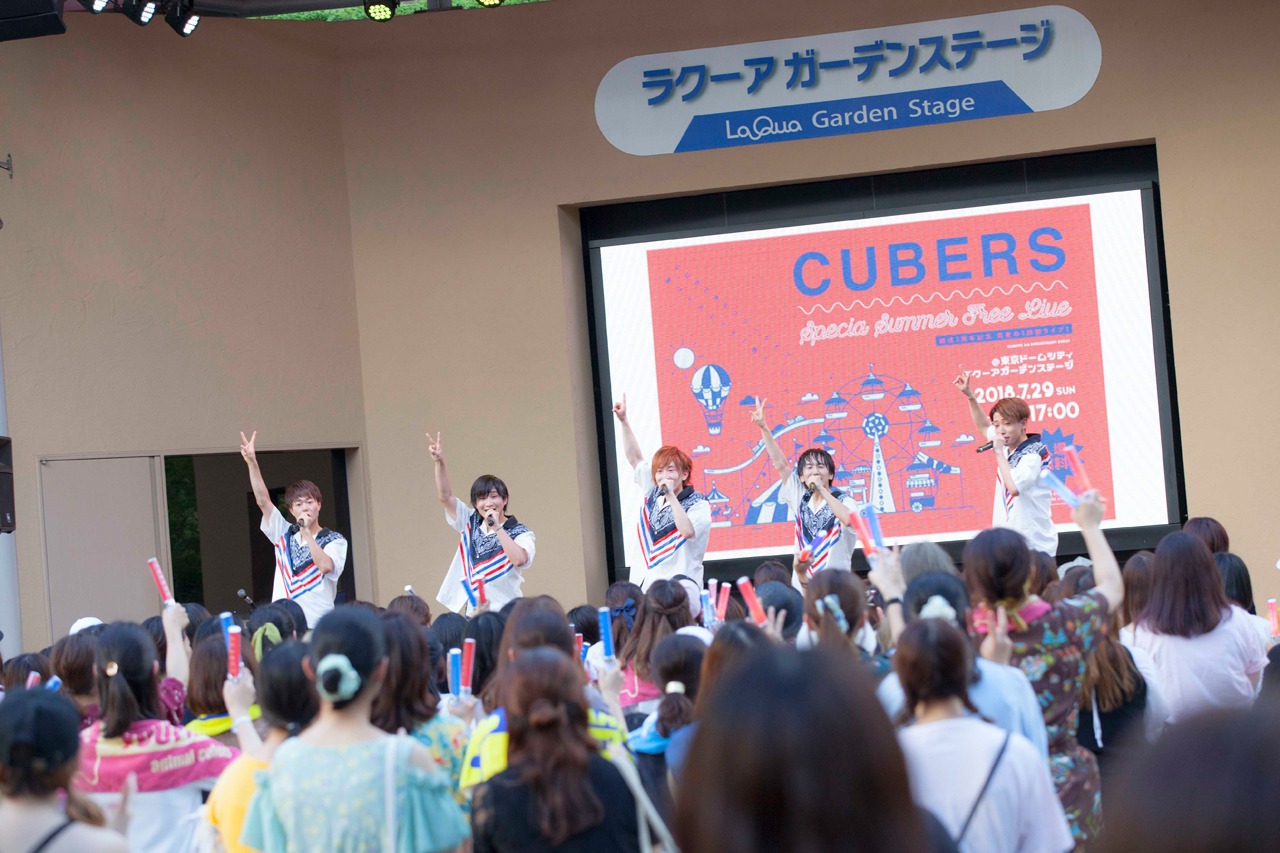 CUBERS「CUBERS SPECIAL SUMMER FREE LIVE～夏フェスよりも熱く～」の様子。（撮影：牛島康介）