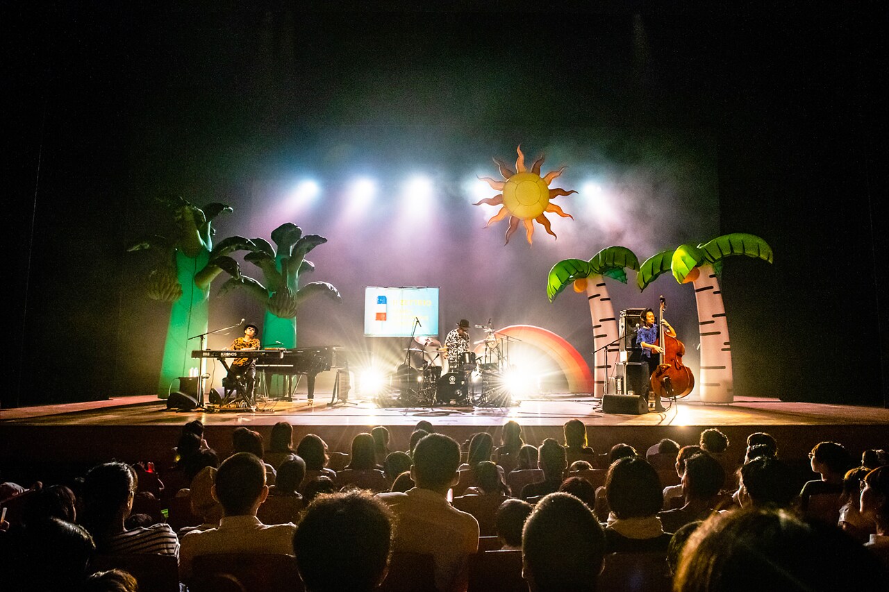 H ZETTRIOの「おやこの日」、夏ムード全開のワンマンは大盛況