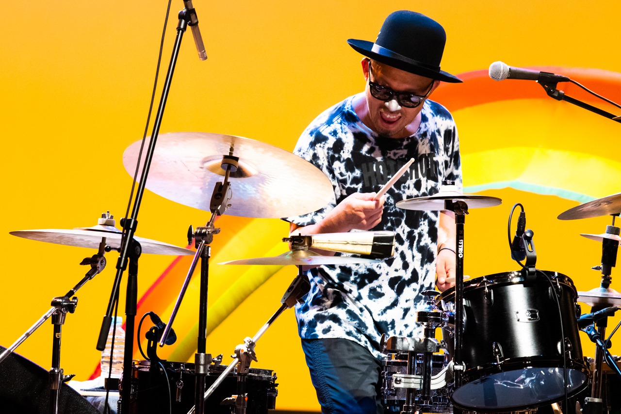 H ZETT KOU（Dr）（Photo by Yuta Ito）