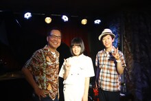 左から上地等（BEGIN）、山出愛子、太田貴之。（写真提供：アミューズ）