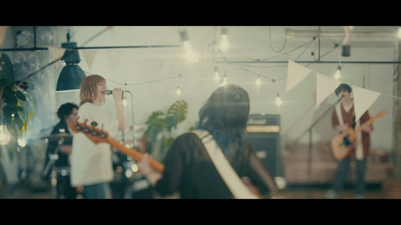 「Unexpected」ミュージックビデオのワンシーン。